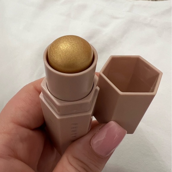 Fenty Beauty Highlighter Stick - Picture 4 of 4